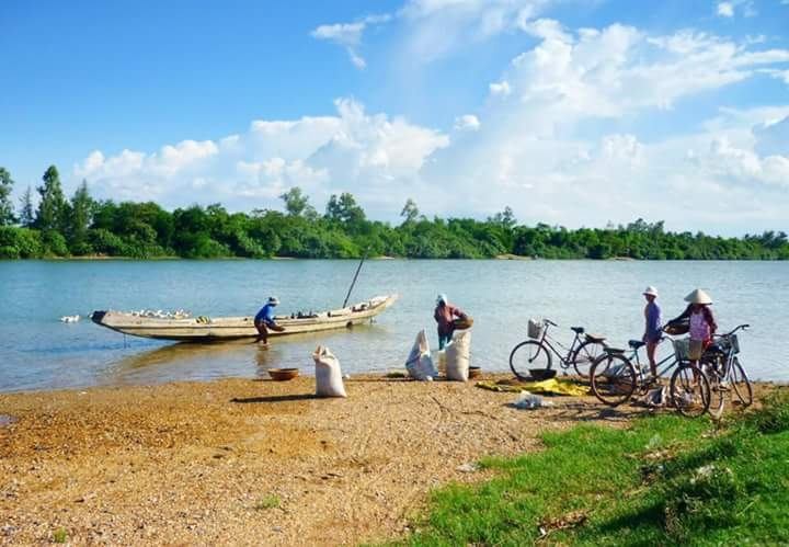 Lập dàn ý bài văn: Tả cảnh sông nước bài số 13